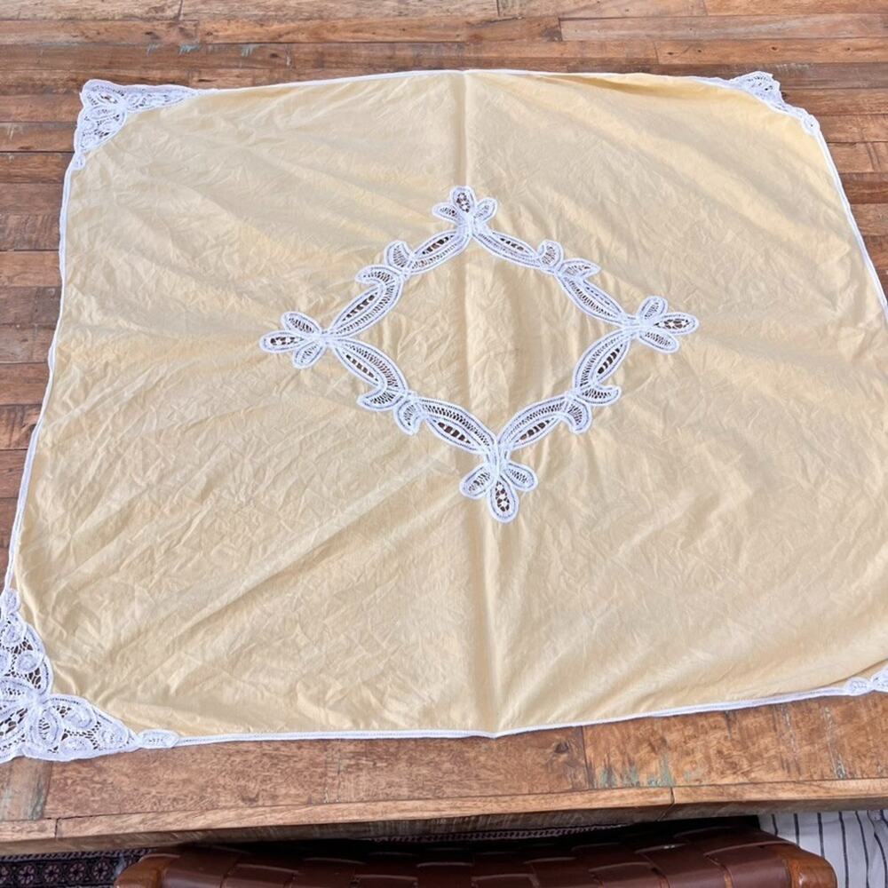 Vintage Handmade Linen Floral Lace Scandinavian Pale Yellow Tablecloth 33 x 31"